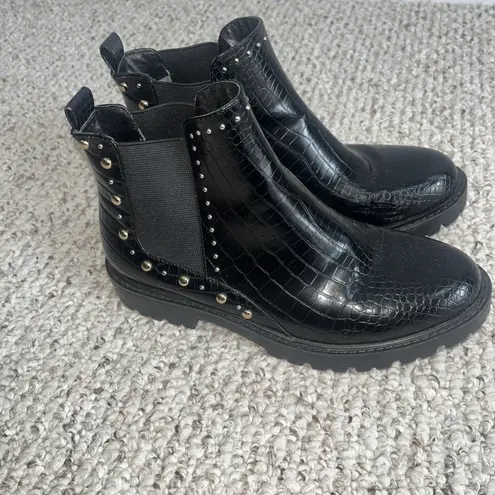 Charles by Charles David Radar Goth Punk Edgy Studded Chelsea Boot Size 7