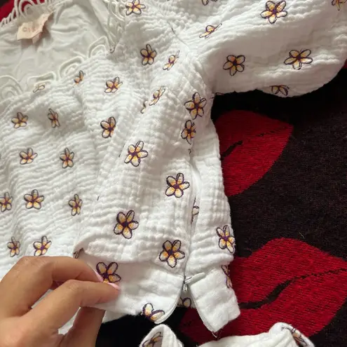 Ciebon white embroidered flowers puffy sleeve two piece top shorts XS