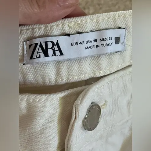 ZARA High Rise White Raw Hem Straight Leg Jean Size 10 Bin 265