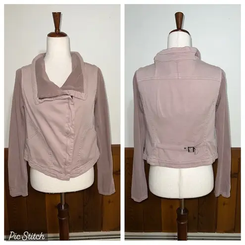 Thread and Supply Super Cute  Asymmetric Zip Knit Jacket!