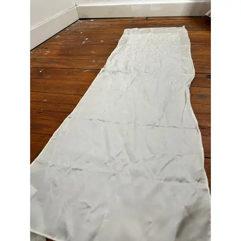 White Vintage Elegant Paisley Detail Textured Satin Hand Rolled Bridal Scarf