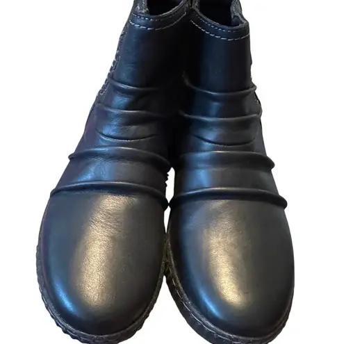 CLARKS Caroline Orchid Boots Size US Womens 11 M / Eur 42.5 New in Box MSRP $110 Black