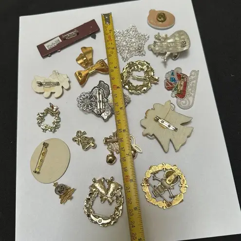 Christmas Holiday Brooch Pins Lot Of 17 For Crafts Projects Or Repair