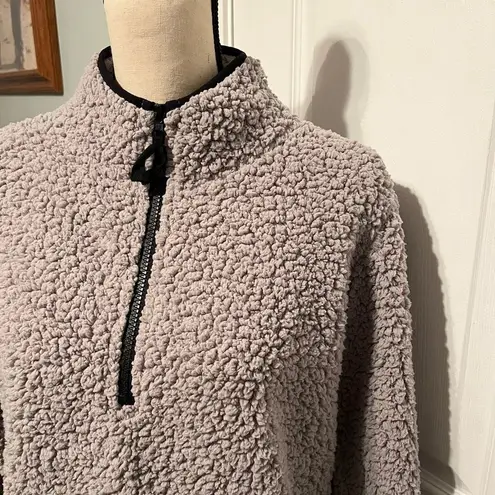 Jackson Hole Outerwear size large grey sherpa half zip pullover. Gray