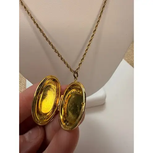 Premier Designs Vintage Gold Tone Floral Locket Pendant Necklace With Rope Chain