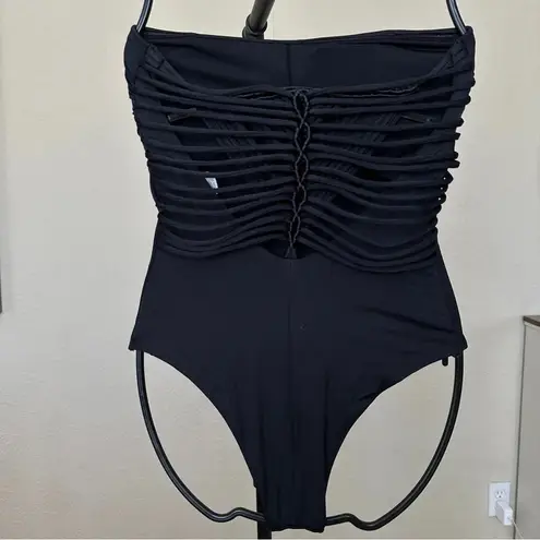 Leonisa Sculpting Macramé Back One