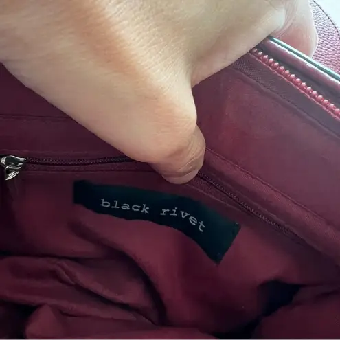 Black Rivet Saddle crossbody bag with silver chain link