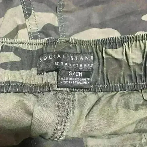 Sanctuary Social Standard by  Switchback cuffed short Hiker Camo‎ Sz Small