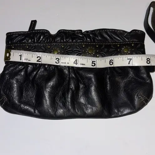 BLACK LEATHER WRISTLET BRASS FLOWER WITH TOOLED DESIGN RUFFLE LEATHER ON TOP