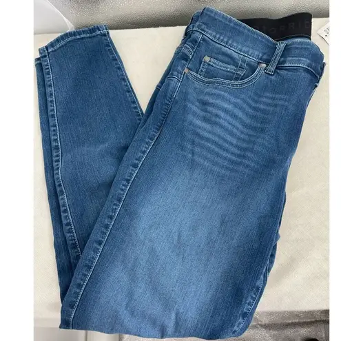 Torrid NWT  size 16 Bombshell skinny jeans in regular blue.