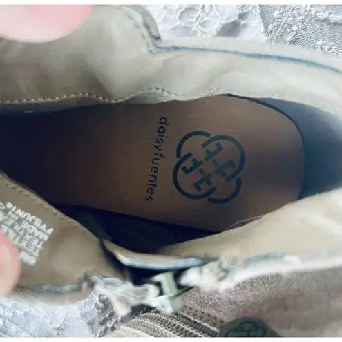 Daisy Fuentes Ankle Boots - Fall Booties - Size 6- Brown Boots