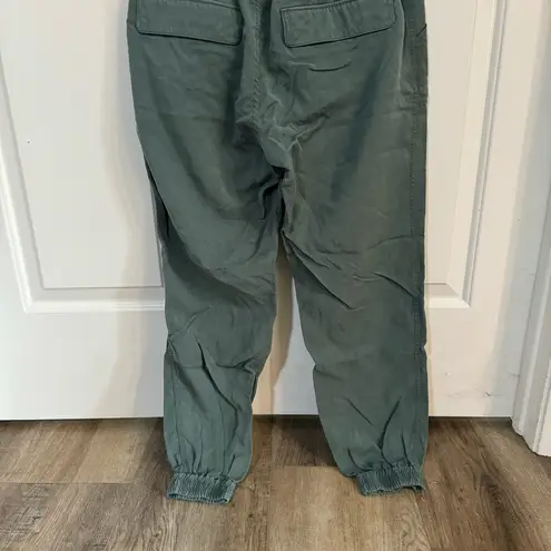 Patagonia Women’s  green pants size 6