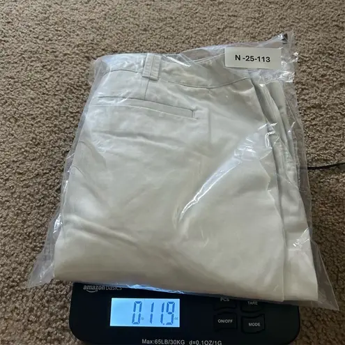 Lands' End Woman's Khaki Chino Shorts Beige Size 16 Casual Summer Tan