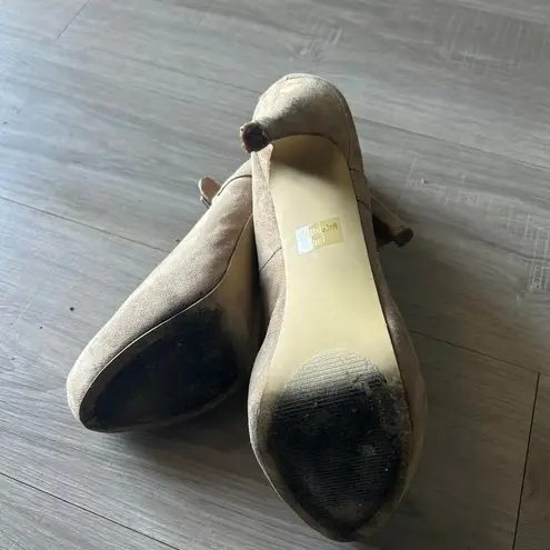 Penny Loves Kenny Unveiling Elegance: Women's Used Heel Pumps - Size 10