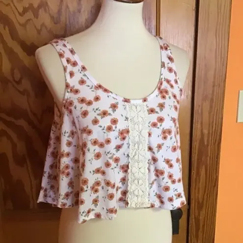 LA Hearts Floral n lace crop top