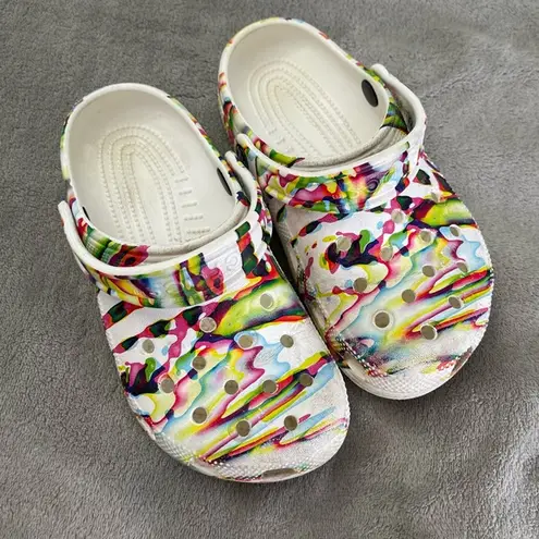 Crocs 🦋 Classic - White Tie-Dyed, Psychedelic Swirl, Womens 4, Mens 2 - Image 1