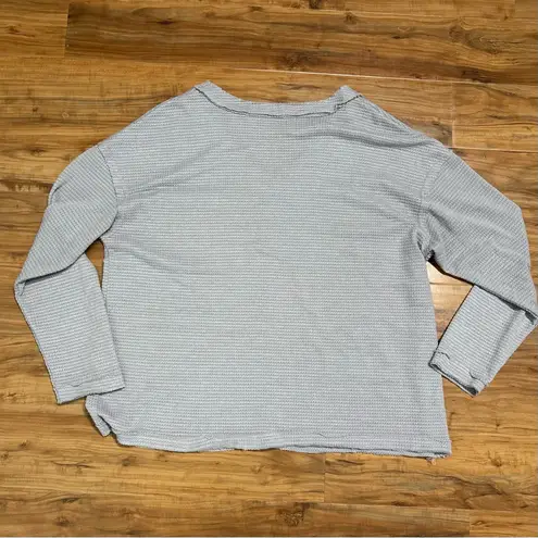 Women’s XL Light Gray and Long Sleeve V