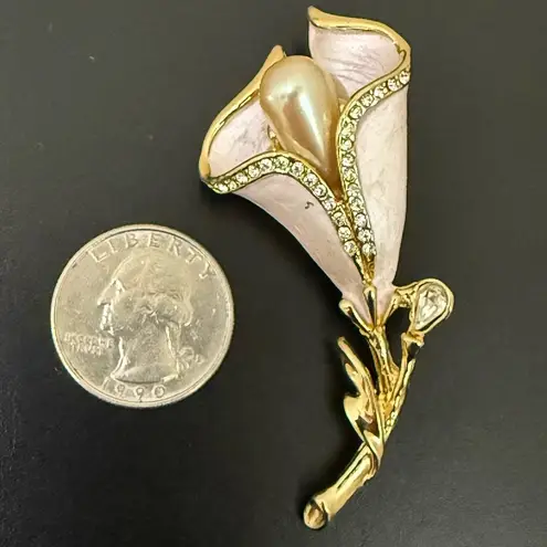 Vintage Unsigned Pale Pink Enamel Faux Pearl Calla Lily Flower Brooch 20g. Gold