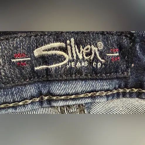 Silver Jeans Silver AIKO Slim Boot jeans. Western Glove Works.
Mid Rise Straight Fit. W28