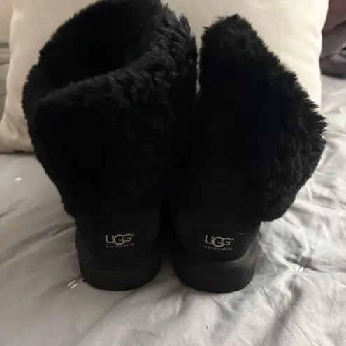 UGG  Bailey Button Classic Boots in Black Size 10 Winter Snow GENUINE SHEEPSKIN