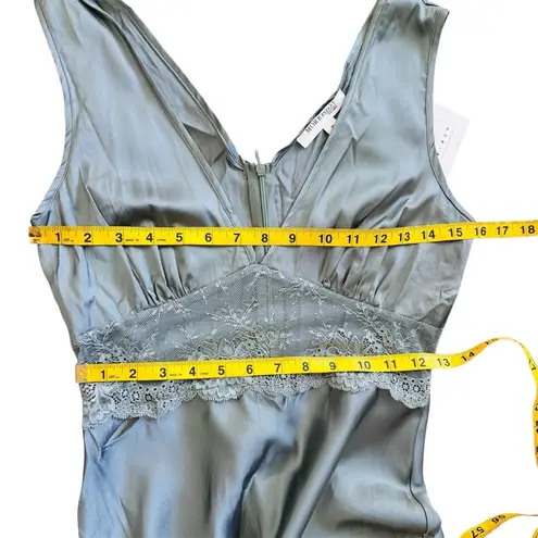 Morrisday The Label Dusty Green Satin Lace V