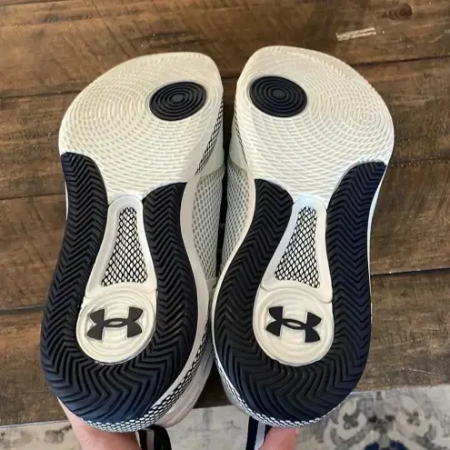 Under Armour  Women's HOVR Block City Volleyball Shoes size‎ 10.5