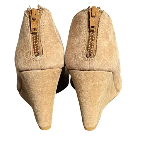 Sofft Shoes Womens Size 9M Tan Suede Wedge Sandals Cutout Lace