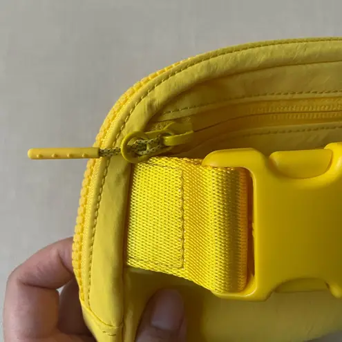 Lululemon everywhere belt bag 1L - Utility Yellow