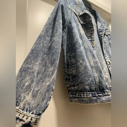 The Style Between Us Medium Wash Denim Jean Jacket - Women's Size Medium