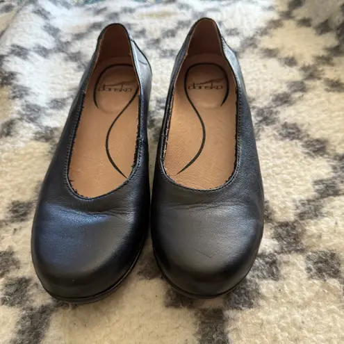 Dansko Black Leather Black Kristen Milled Nubuck Flats Womens EUR 37 6.5 Slip On