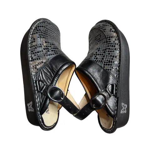 Alegria Seville Leather Clogs Black Embossed Snake Pattern Slip-On Shoes Size 39