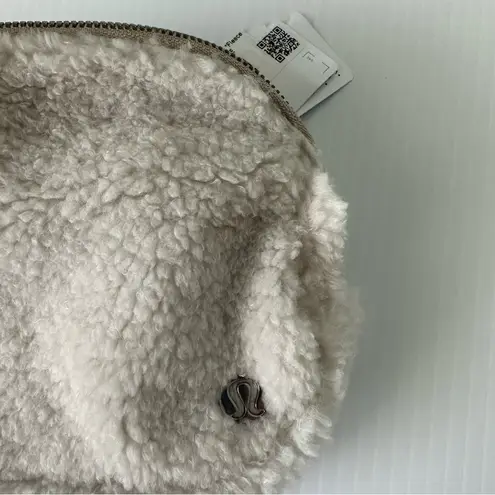 Lululemon  NWT Everywhere Belt Bag Fleece Natural Ivory Trench, OS - Image 7