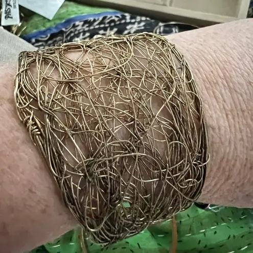 Woven Wire Brass Cuff – Because Your Wrist Deserves to Feel Like a Goddess Gold