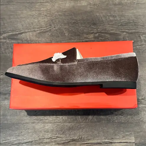 Beast Fashion 11 Vivian-02 Taupe Velvet with Gold Chain Detail Loafers