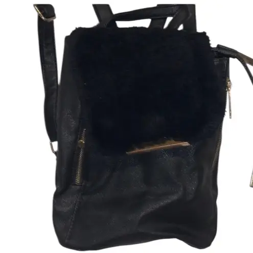 Black faux leather faux fur backpack Medium Size