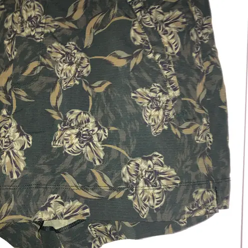 Athleta  Trekke North floral shorts women’s size 12 athletic green vacation