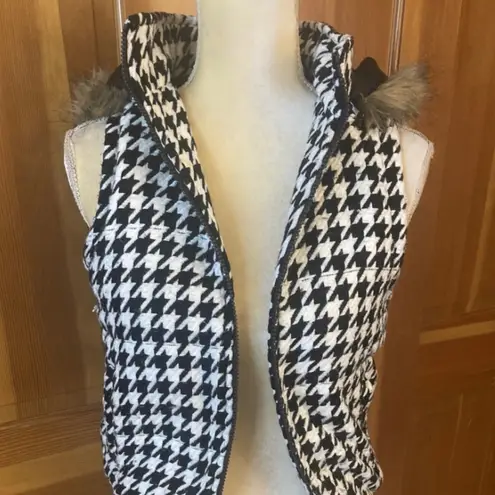 Cello  Jeans Zipper Vest. Black and white. Size Small