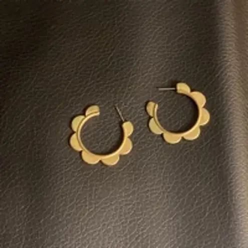 Gold Flower Hoop Earrings Retro Petal Design Lightweight Statement Hoops