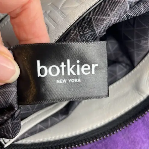 Botkier backpack white leather silver colored studsâlotsâofâzipperedâpocketsâEUC