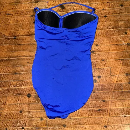 La Blanca blue halter top size 6 one piece swimsuit