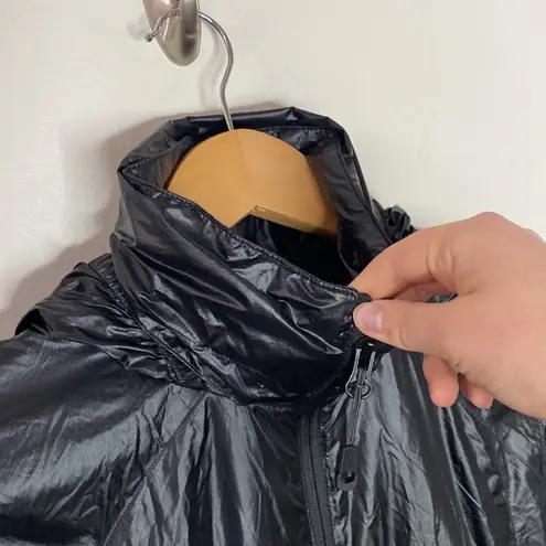 Mountain Hardwear Mountain Hardware black shiny hooded lightweight windbreaker size XS