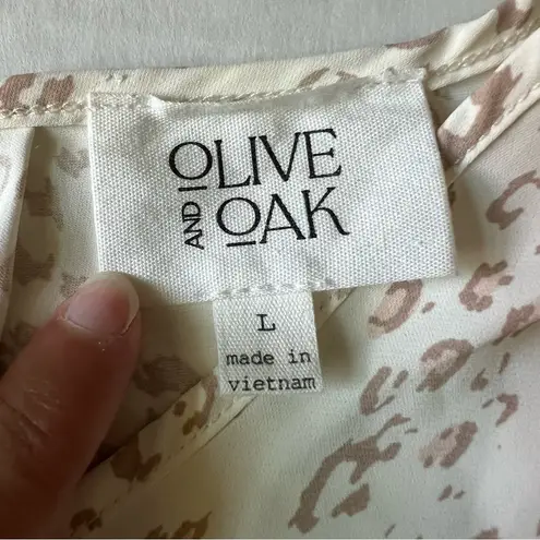 Olive & Oak leopard print top Large ivory cream pink round neck