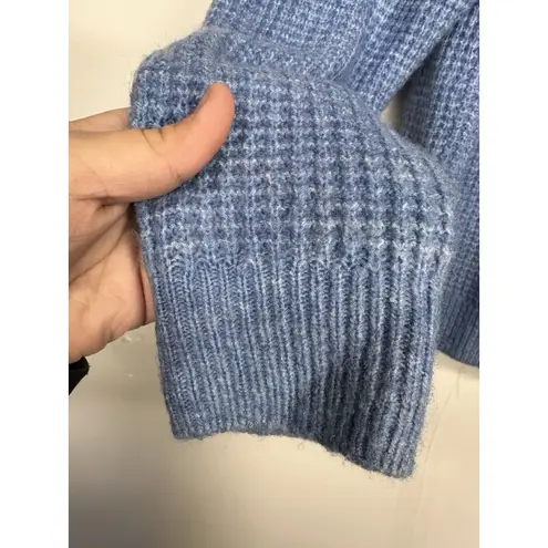 Gap  Women’s Sweater Size Medium Light Blue Textured Knit Long Sleeve Pullover