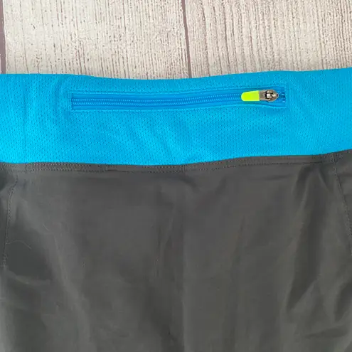 The North Face women L golf/tennis skort grey & blue