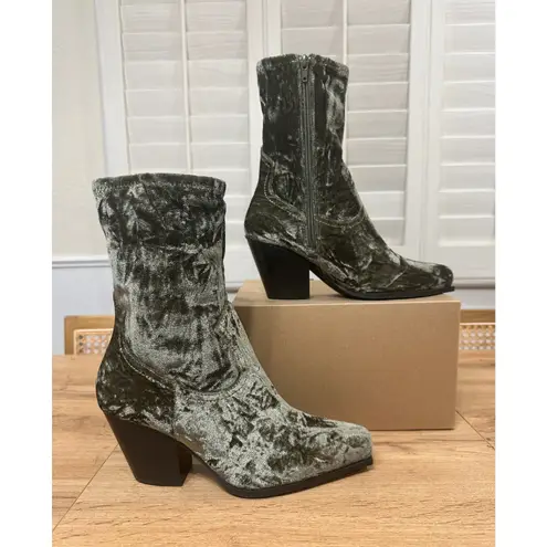 Giani Bernini Gianni Bini GB Star-Crossed 3 Velvet Western Boots Green Velvet Sz 8.5 NWOB Chic