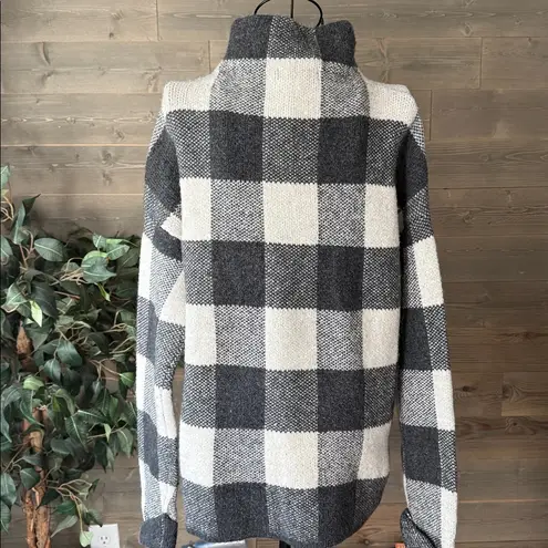 Tahari gray and cream, buffalo plaid mock neck sweater