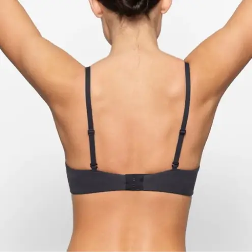 SKIMS NWT Fits Everybody T-shirt Demi Bra Size 32H
