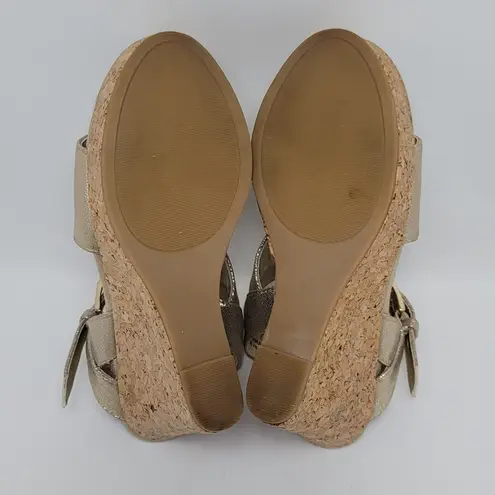 Womens Metallic Gold Glossy Open Toe Buckle Slingback Wedge Heel Sandals Size 8M