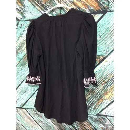 Esley NWT  Bohemian Boho Top Black With White Embroidery Size Small