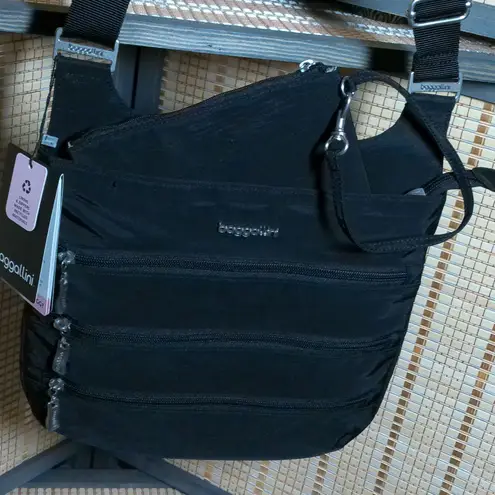 Baggallini Black Big Zipper Bagg with RFID